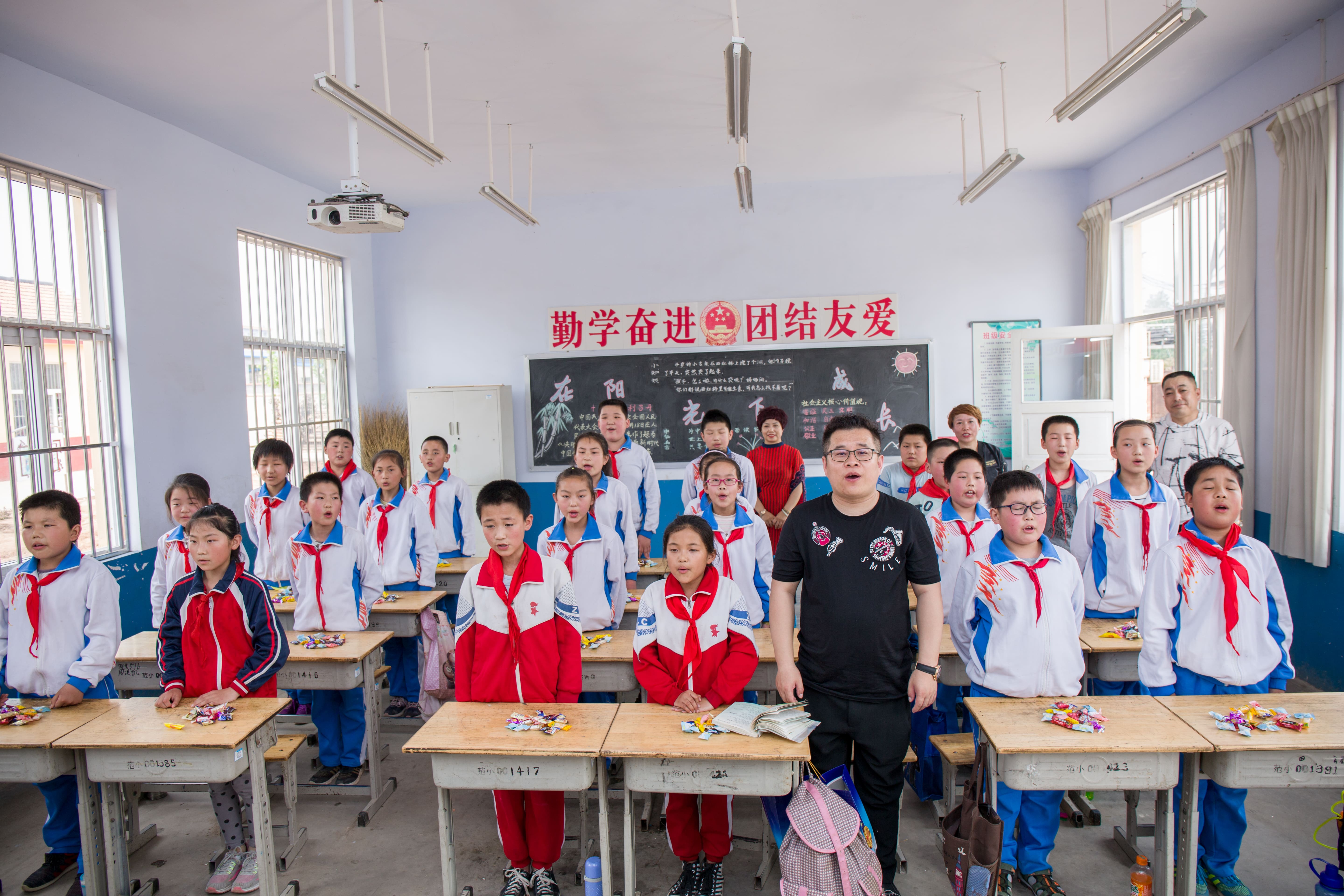 第142所 诸城市贾悦镇范家官庄AK官方网页版鹿永波小学