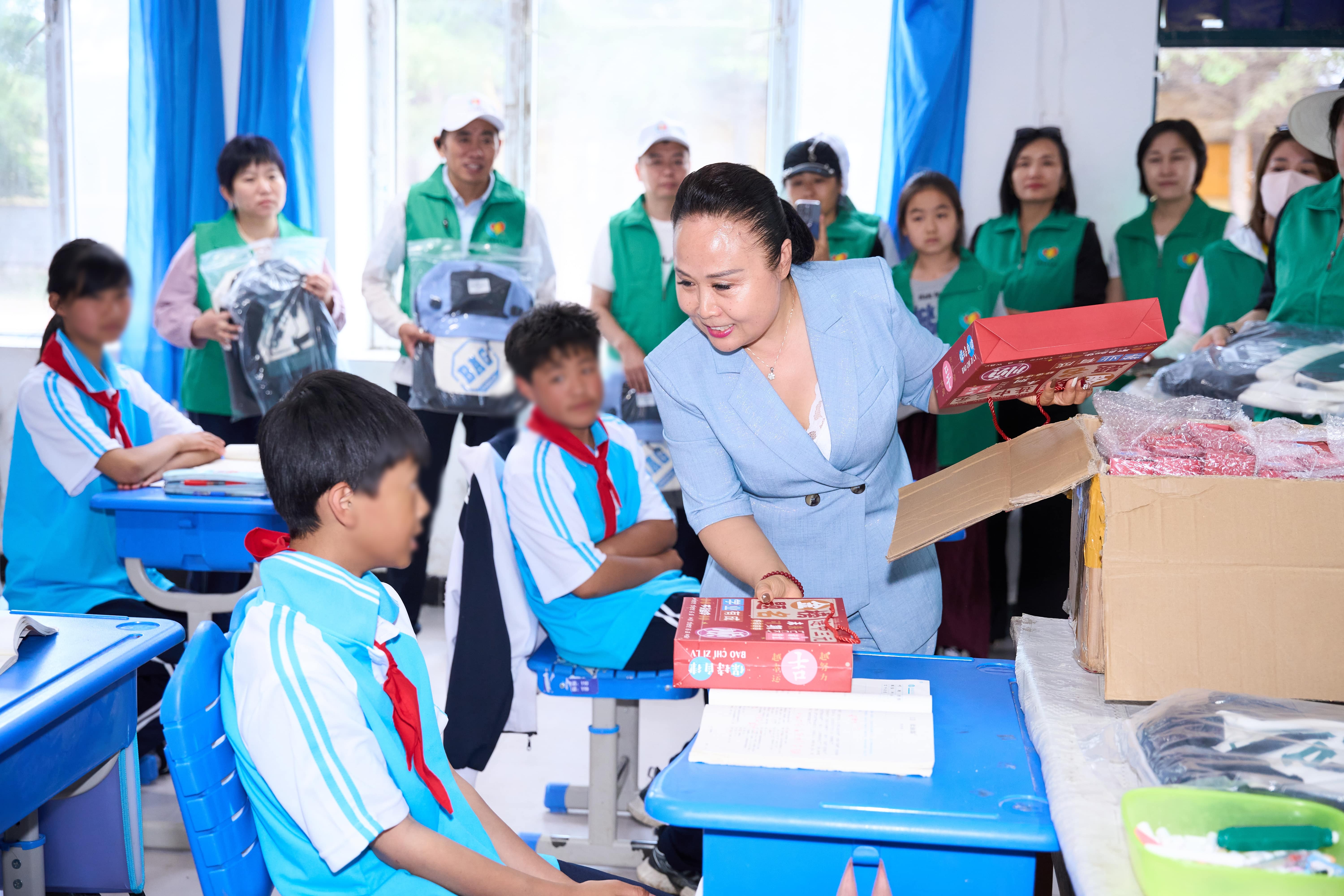 第254所 黑龙江巴彦县黑山镇民乐村AK官方网页版侯玉霞学校
