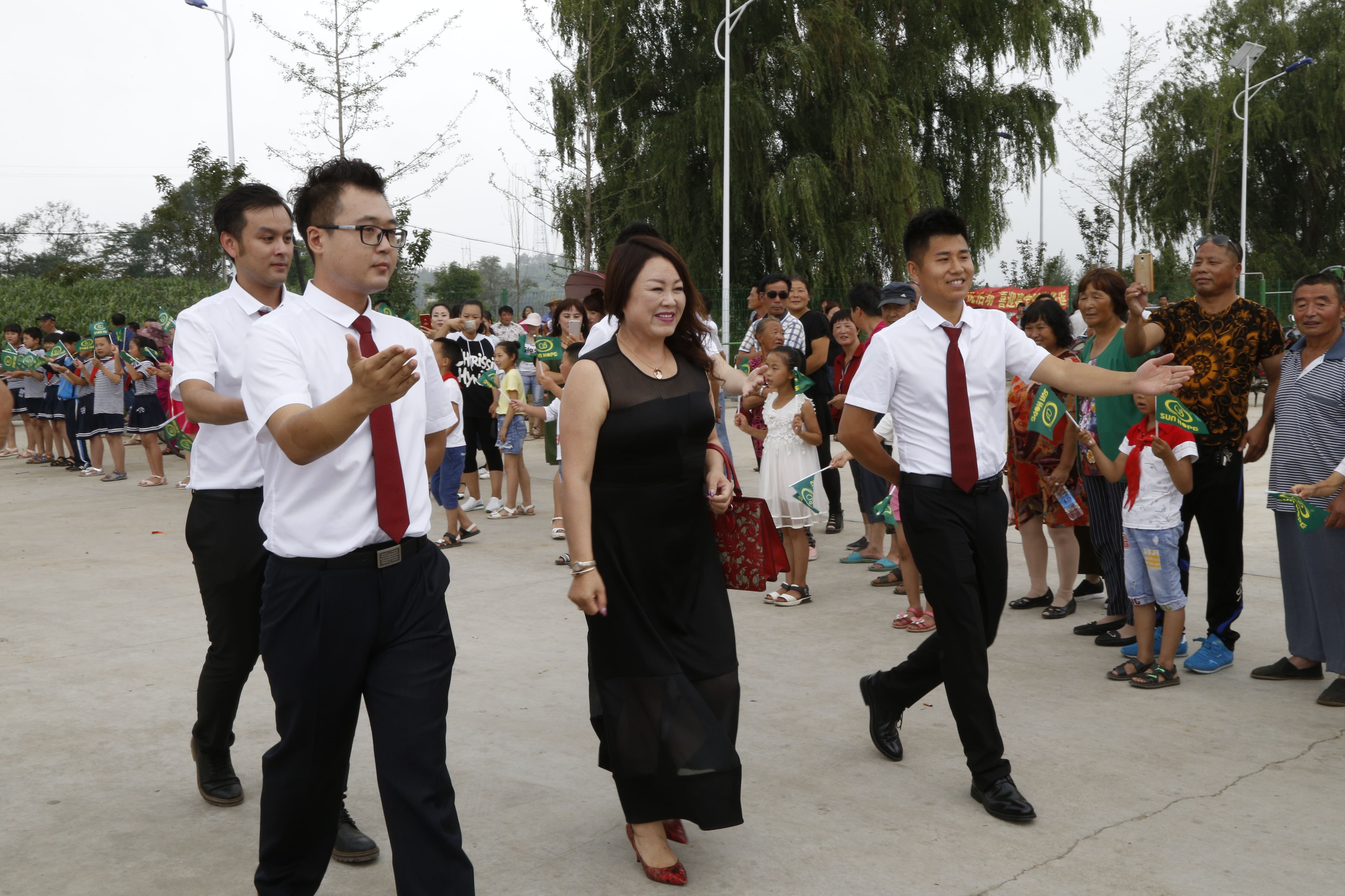 第110所 东港市椅圈镇AK官方网页版张兰小学