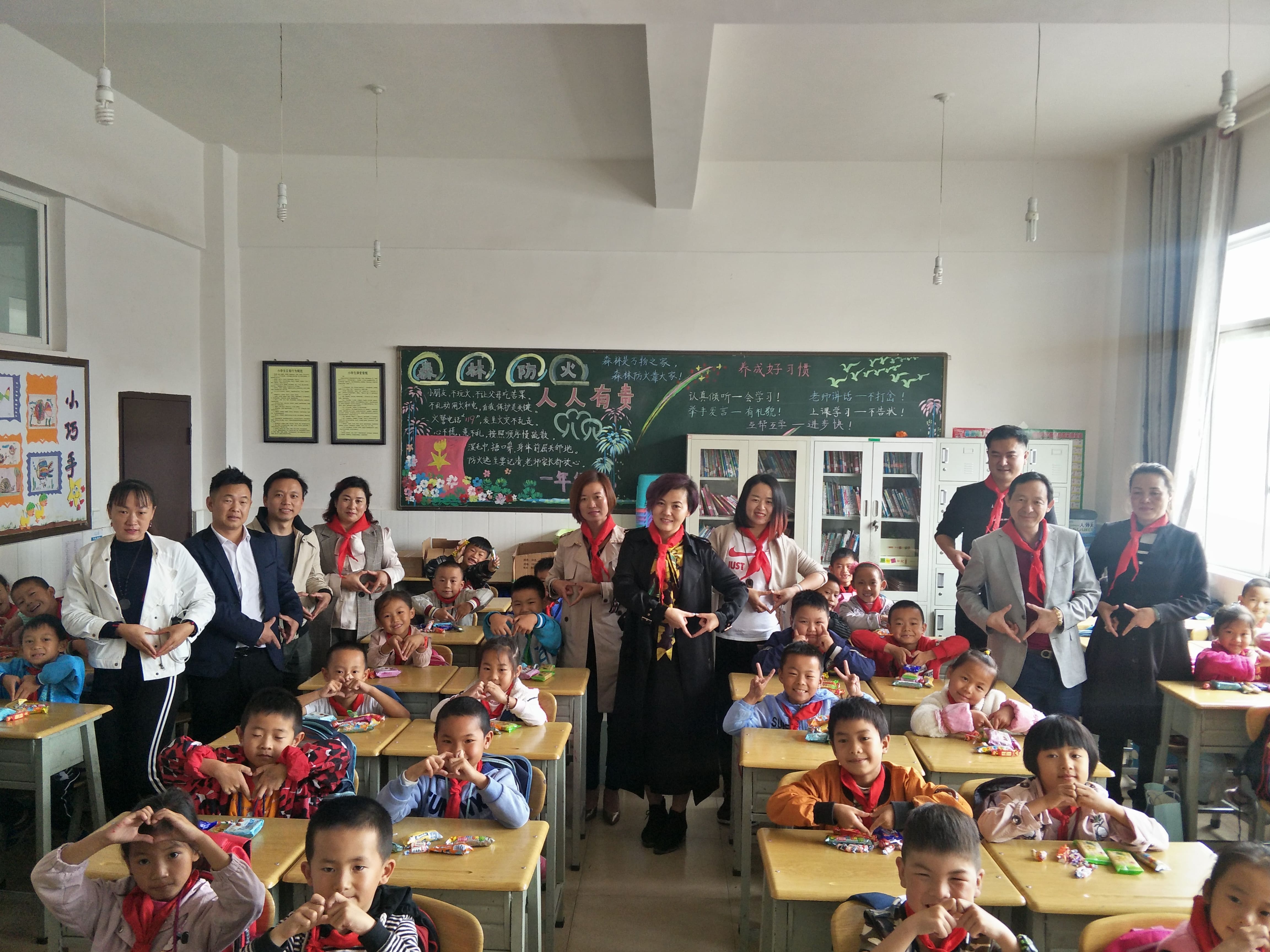 第152所 石林彝族自治县路美邑中心学校路美邑AK官方网页版李凤莲小学